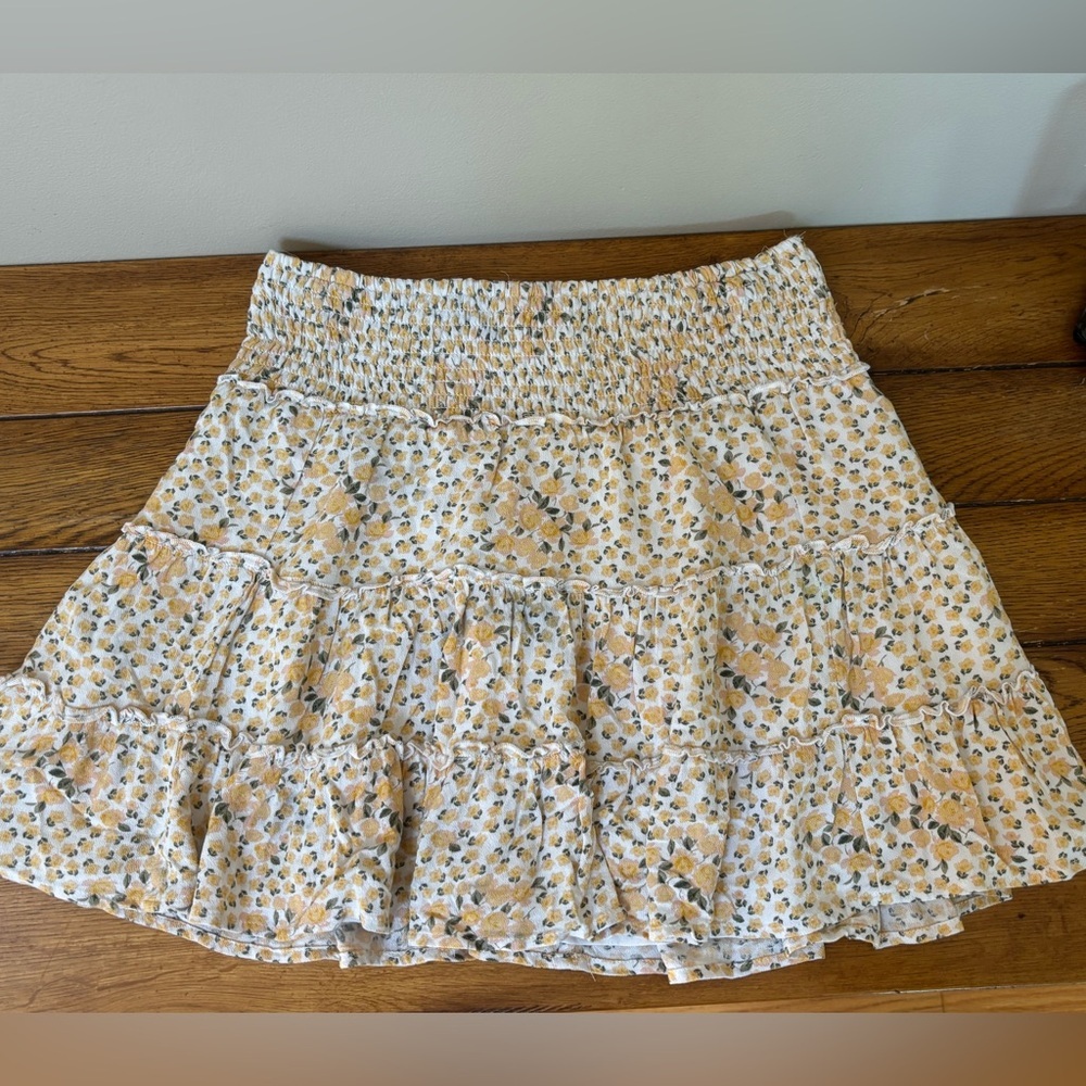 American Eagle Floral Skater Skirt - floral‎ Cream and Yellow